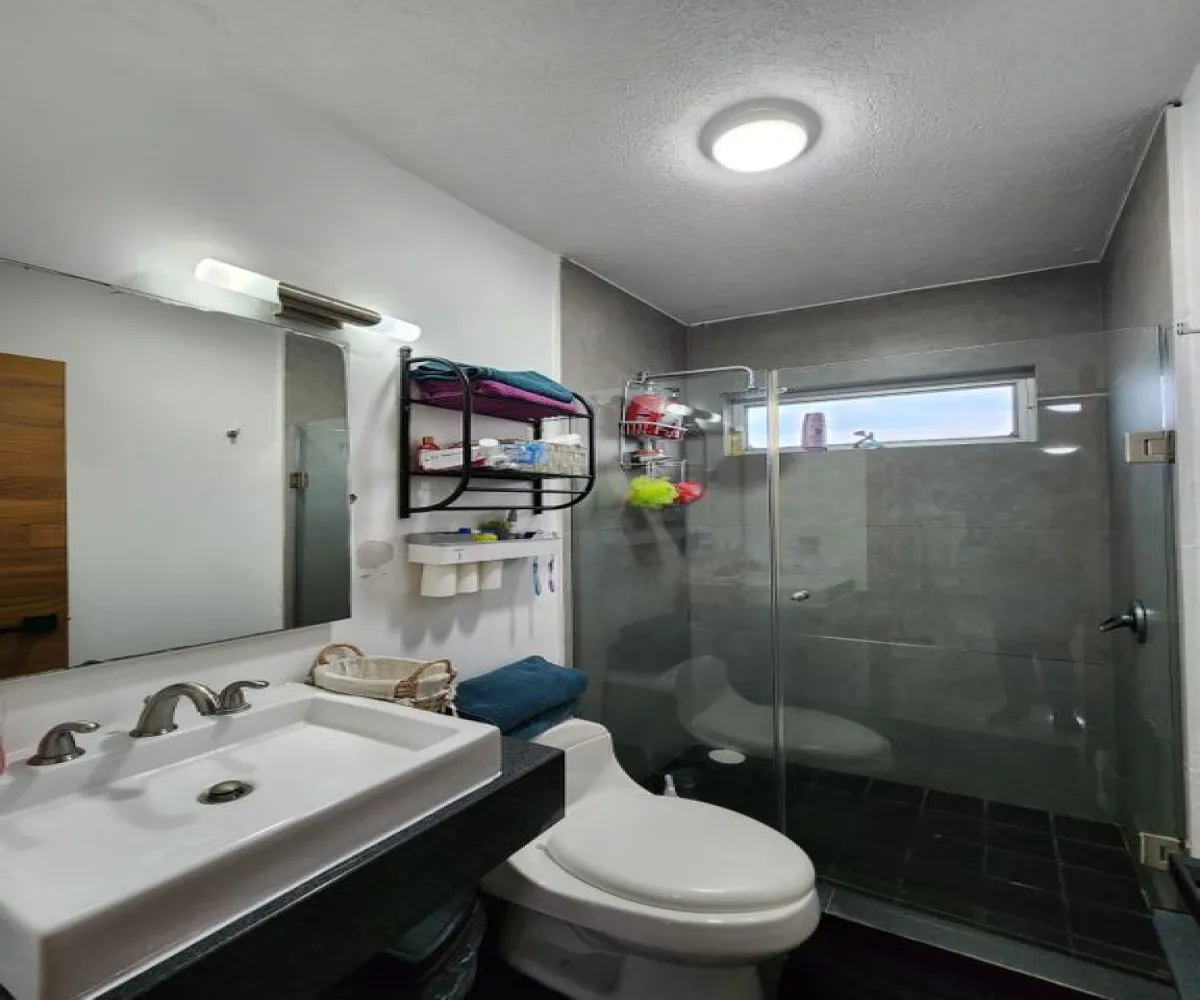 Casa En Venta,Cerro del Tesoro,Vista a La Lejanía 1750, San Pedro Tlaquepaque, Jalisco 45608, 4 Habitaciones,4 Baños,Vista a La Lejanía,1,pHgDHvy