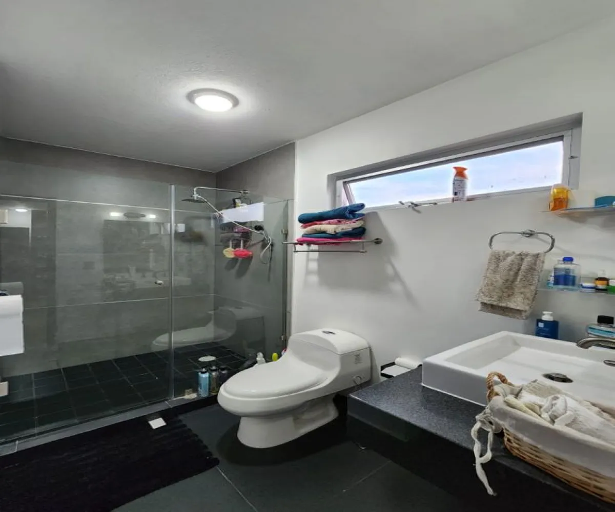 Casa En Venta,Cerro del Tesoro,Vista a La Lejanía 1750, San Pedro Tlaquepaque, Jalisco 45608, 4 Habitaciones,4 Baños,Vista a La Lejanía,1,pHgDHvy