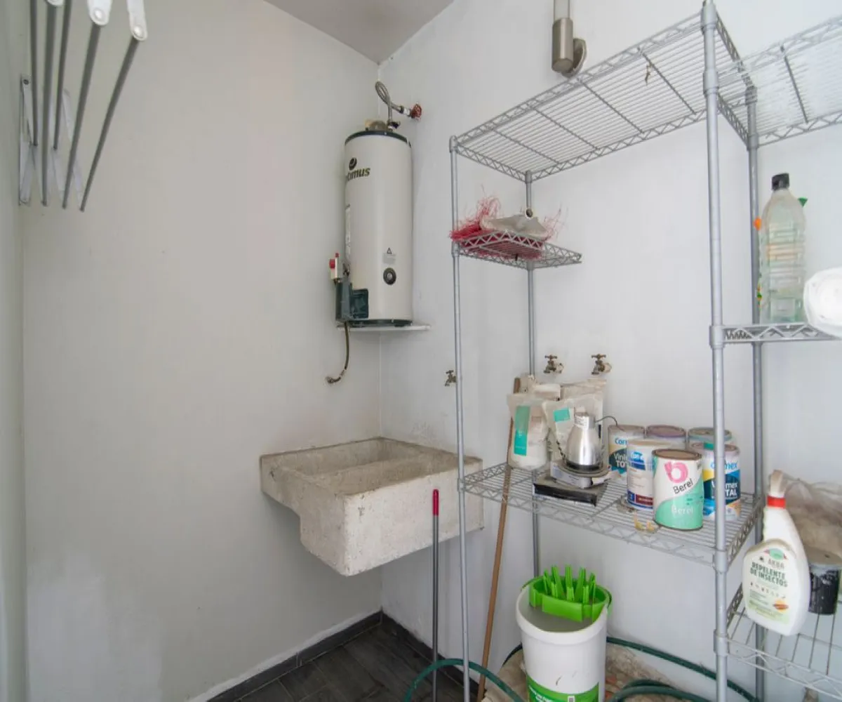 Casa En Venta,Casa Fuerte,Paseo la Torre 55, Tlajomulco de Zúñiga, Jalisco 45645, 1 Cuarto,1 Baño,Paseo la Torre,1,pDnUUyN