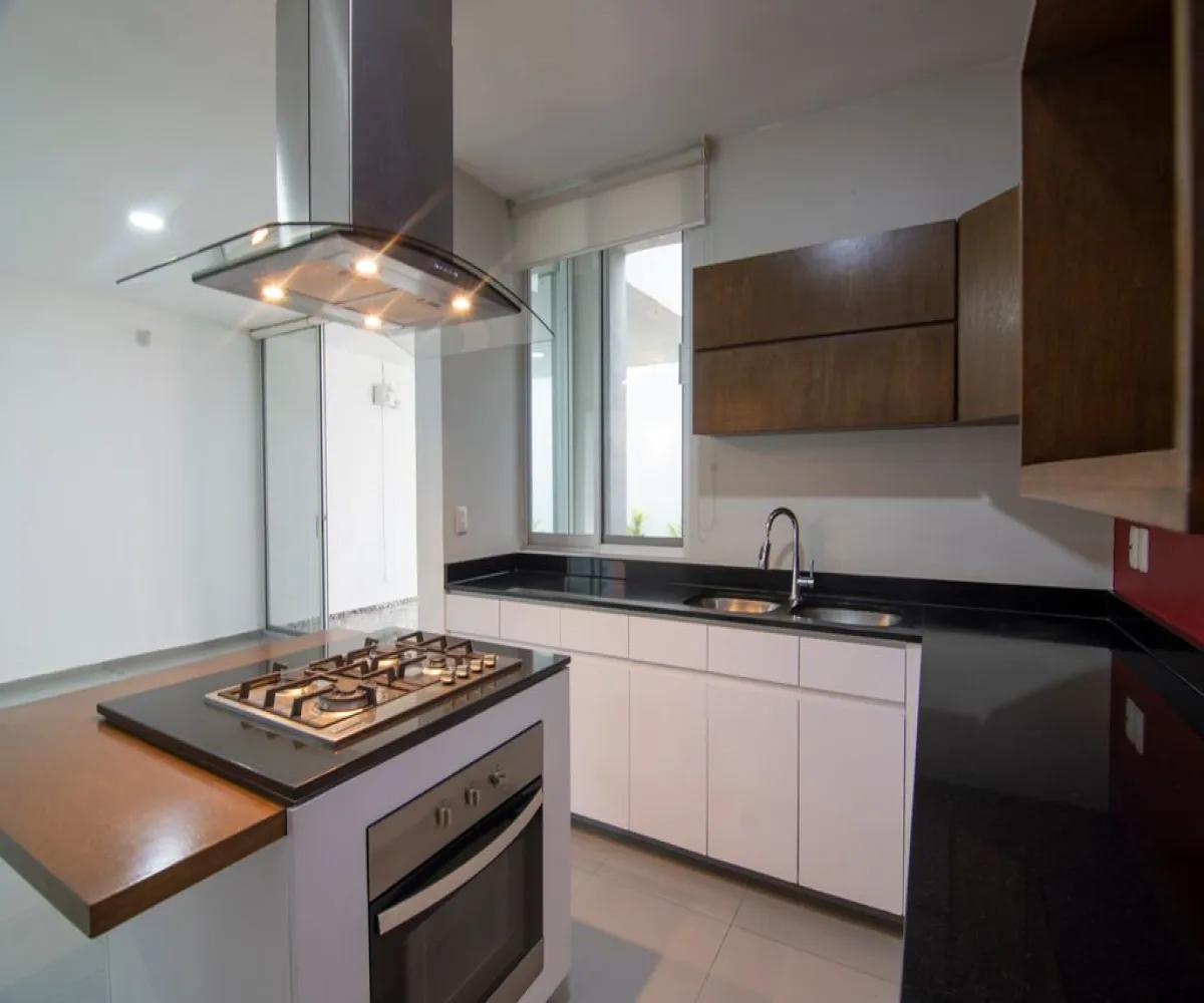 Casa En Venta,Casa Fuerte,Paseo la Torre 55, Tlajomulco de Zúñiga, Jalisco 45645, 1 Cuarto,1 Baño,Paseo la Torre,1,pDnUUyN