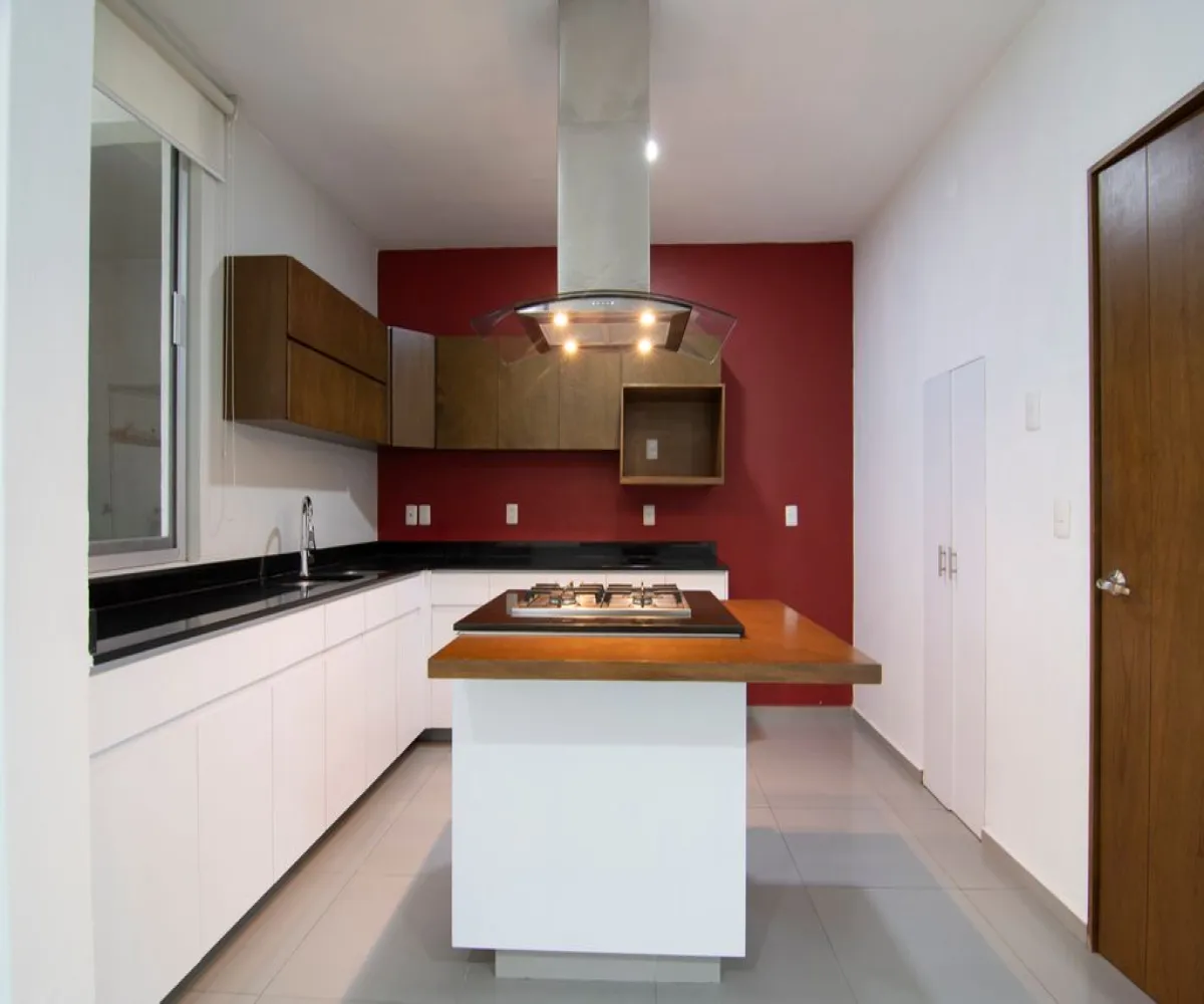 Casa En Venta,Casa Fuerte,Paseo la Torre 55, Tlajomulco de Zúñiga, Jalisco 45645, 1 Cuarto,1 Baño,Paseo la Torre,1,pDnUUyN