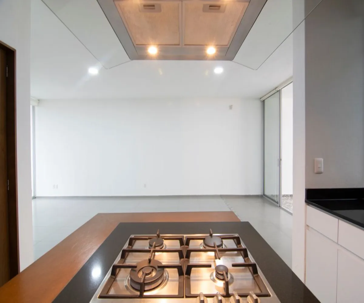 Casa En Venta,Casa Fuerte,Paseo la Torre 55, Tlajomulco de Zúñiga, Jalisco 45645, 1 Cuarto,1 Baño,Paseo la Torre,1,pDnUUyN