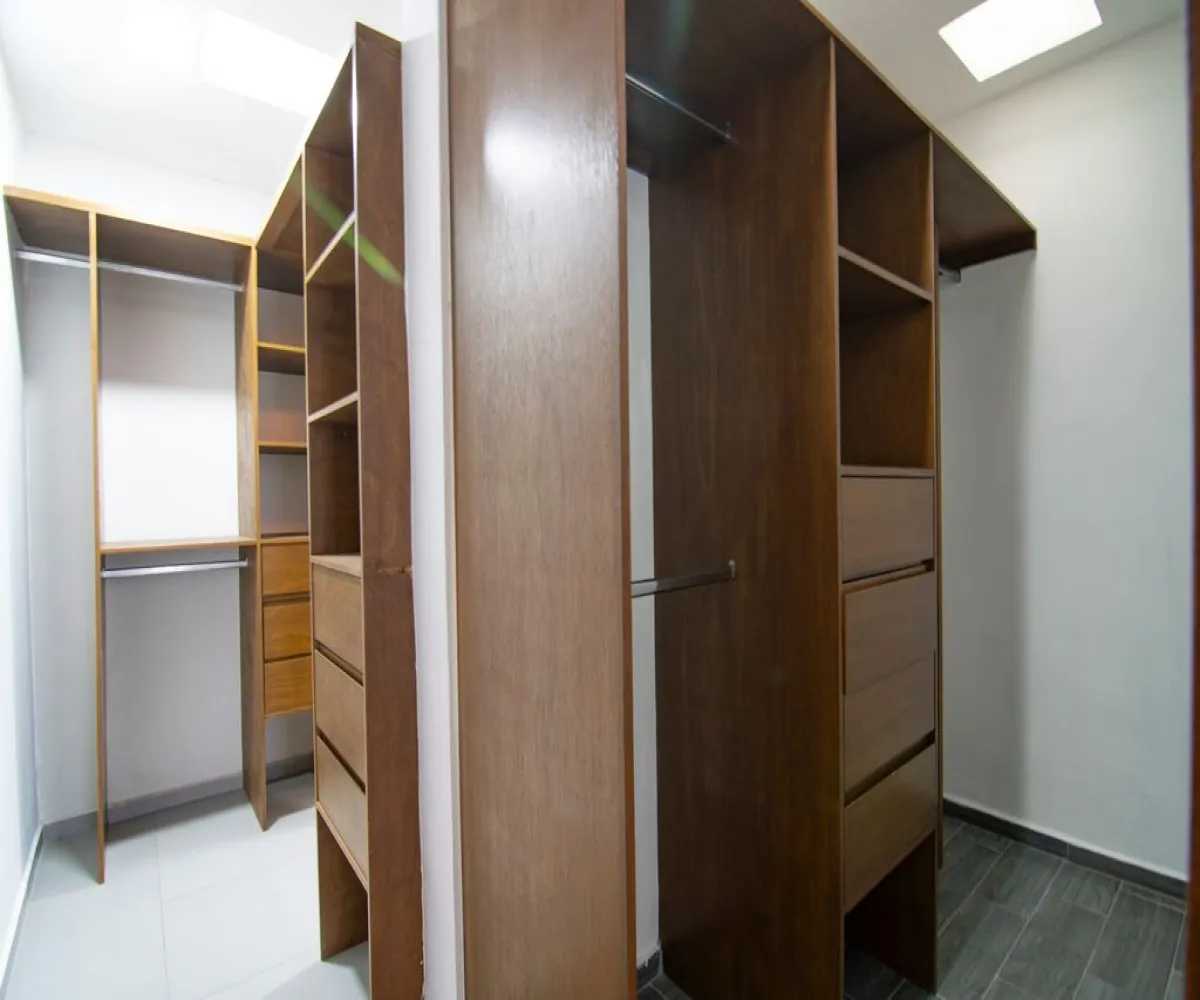 Casa En Venta,Casa Fuerte,Paseo la Torre 55, Tlajomulco de Zúñiga, Jalisco 45645, 1 Cuarto,1 Baño,Paseo la Torre,1,pDnUUyN