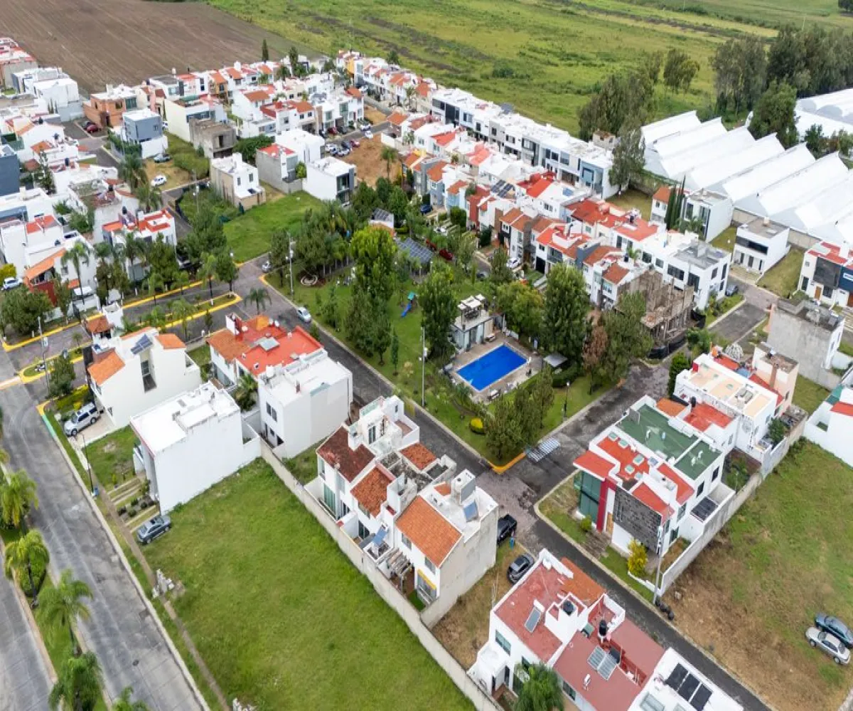 Casa En Venta,Casa Fuerte,Paseo la Torre 55, Tlajomulco de Zúñiga, Jalisco 45645, 1 Cuarto,1 Baño,Paseo la Torre,1,pDnUUyN