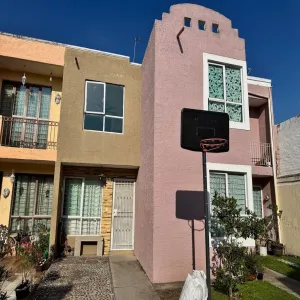 Casa En Venta,Parques del Centinela,Avenida Industria Textil 2030 5, Zapopan, Jalisco 45180, 3 Habitaciones,2 Baños,Avenida Industria Textil,1,pKEZ112