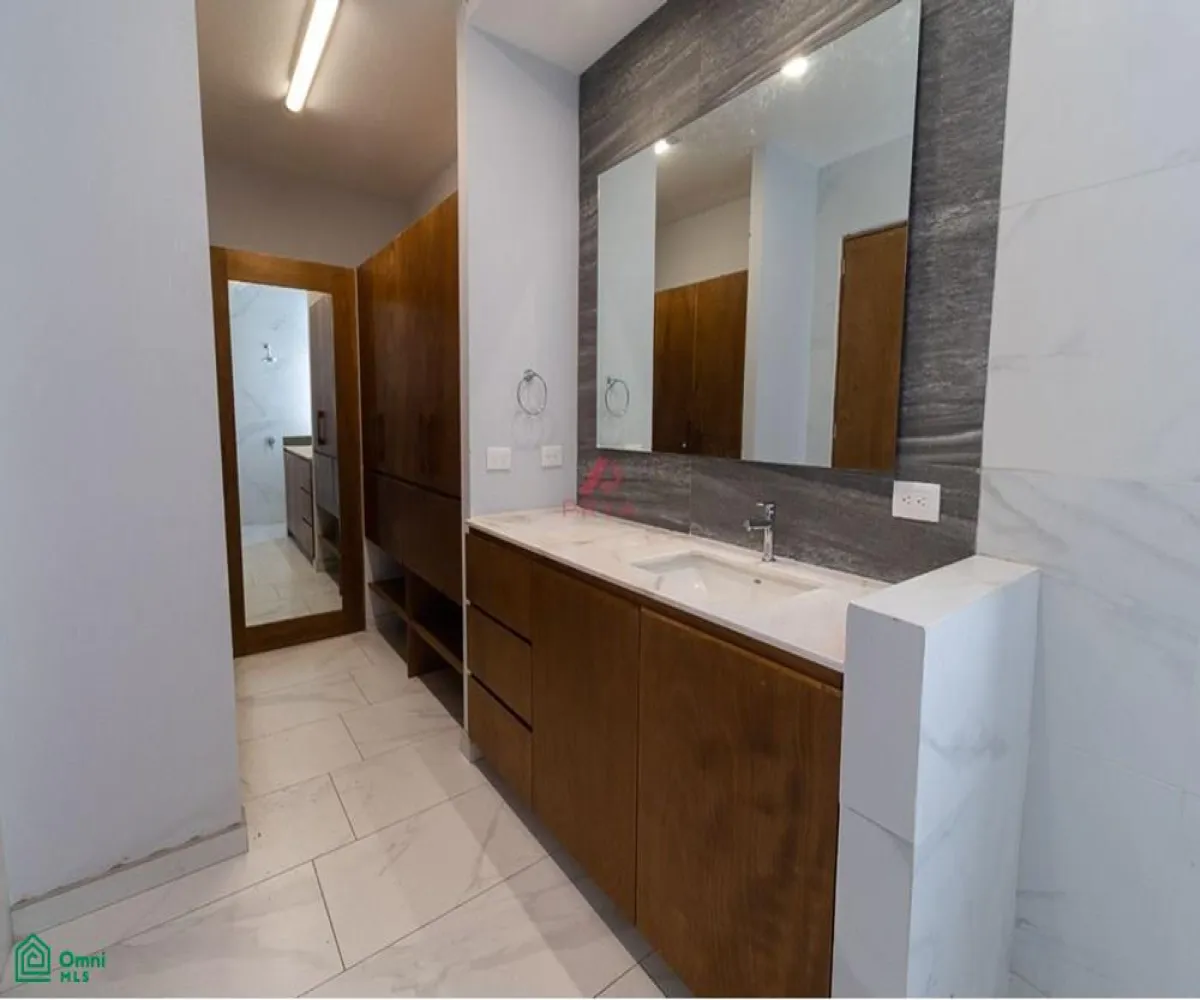 Casa En Venta,Fraccionamiento Bosques Vallarta,Paseo de la Estrella 3595, Zapopan, Jalisco 45222, 4 Habitaciones,4 Baños,Paseo de la Estrella,MX24665584