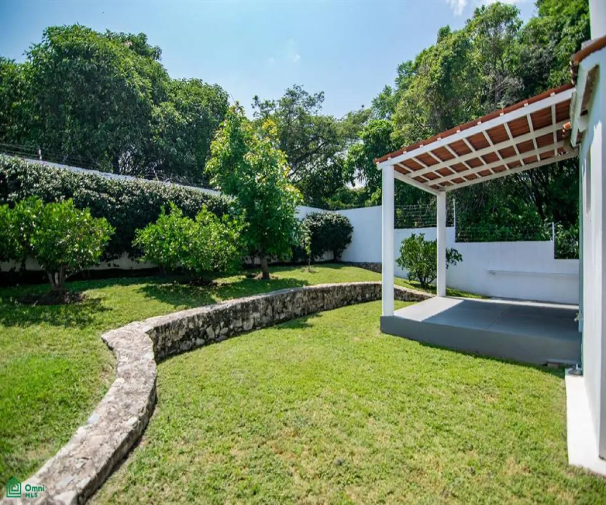 Casa En Venta,Chapala Haciendas,PAJARO DE FUEGO 10, Chapala, Jalisco 45907, 2 Habitaciones,2 Baños,PAJARO DE FUEGO,2,MX251020068