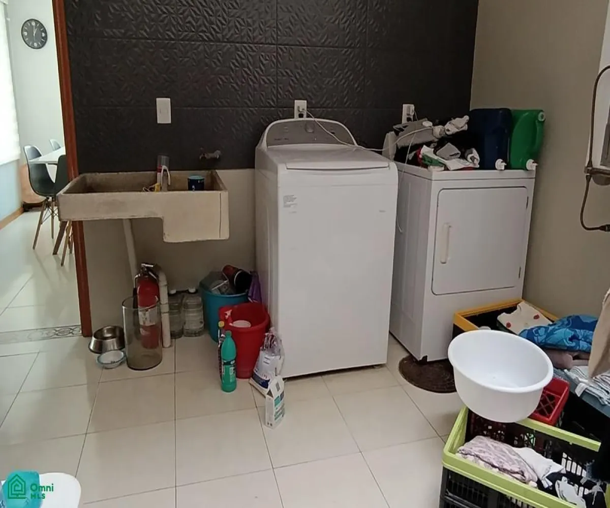 Casa En Venta,Rinconada Del Parque,Av. Ecónomos 6831, Zapopan, Jalisco 45010, 4 Habitaciones,4 Baños,Av. Ecónomos,2,MX251020500