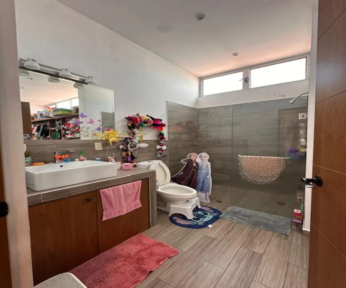 Casa En Venta,Fraccionamiento La Rioja,Calle Matute 309 A, Tlajomulco de Zúñiga, Jalisco 45645, 3 Habitaciones,4 Baños,Calle Matute,2,pE79wlG