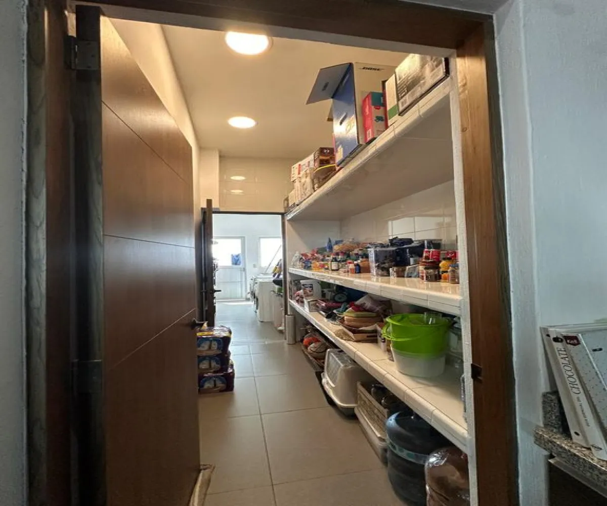 Casa En Venta,Fraccionamiento La Rioja,Calle Matute 309 A, Tlajomulco de Zúñiga, Jalisco 45645, 3 Habitaciones,4 Baños,Calle Matute,2,pE79wlG