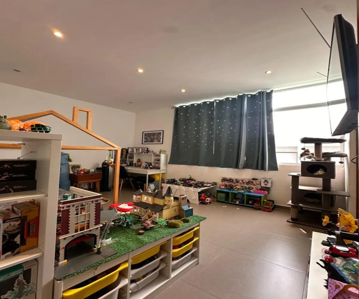 Casa En Venta,Fraccionamiento La Rioja,Calle Matute 309 A, Tlajomulco de Zúñiga, Jalisco 45645, 3 Habitaciones,4 Baños,Calle Matute,2,pE79wlG