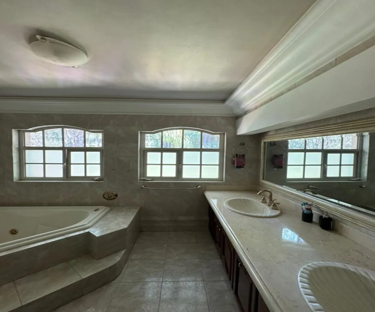 Casa En Venta,Bugambilias,Callejón de los Claveles S/N, Zapopan, Jalisco 45237, 4 Habitaciones,4 Baños,Callejón de los Claveles,1,pVi7Og8