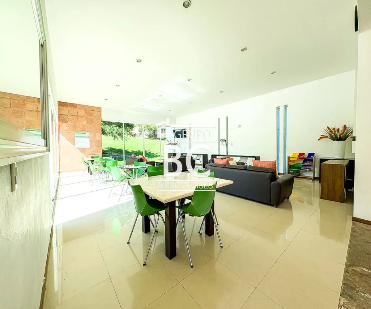 Casa En Venta,Bosque Real,Boulevard la Loma 100 44, Tlajomulco de Zúñiga, Jalisco 45645, 3 Habitaciones,2 Baños,Boulevard la Loma,2,paaLIy9