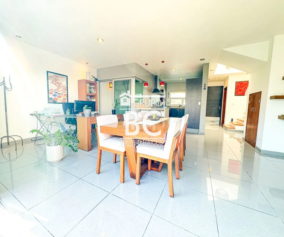 Casa En Venta,Bosque Real,Boulevard la Loma 100 44, Tlajomulco de Zúñiga, Jalisco 45645, 3 Habitaciones,2 Baños,Boulevard la Loma,2,paaLIy9