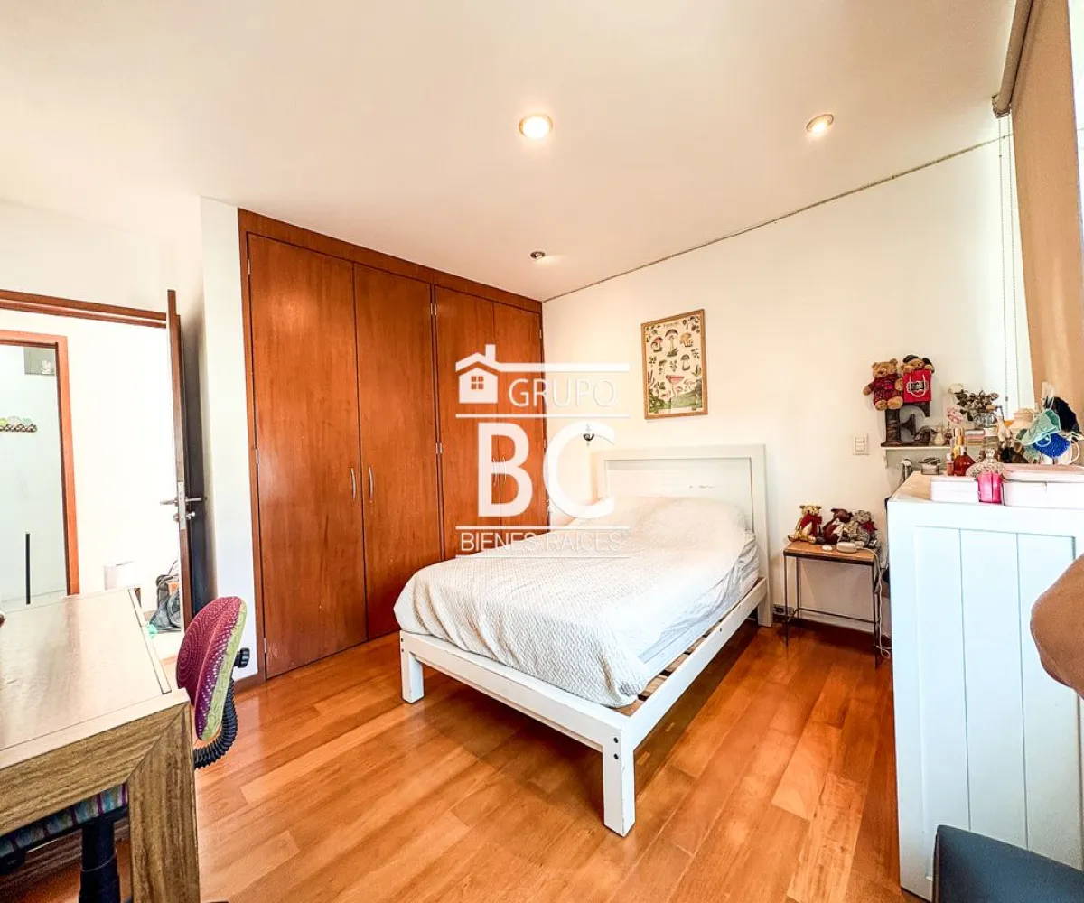 Casa En Venta,Bosque Real,Boulevard la Loma 100 44, Tlajomulco de Zúñiga, Jalisco 45645, 3 Habitaciones,2 Baños,Boulevard la Loma,2,paaLIy9