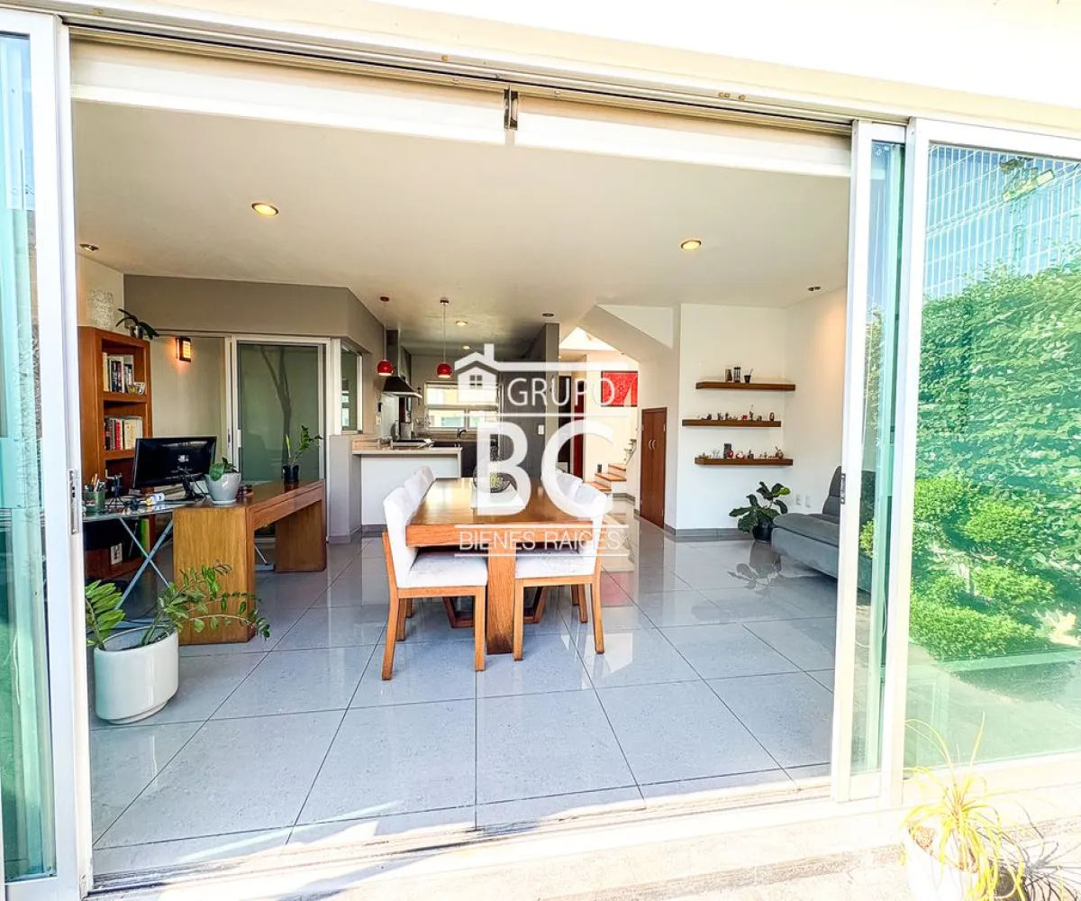 Casa En Venta,Bosque Real,Boulevard la Loma 100 44, Tlajomulco de Zúñiga, Jalisco 45645, 3 Habitaciones,2 Baños,Boulevard la Loma,2,paaLIy9