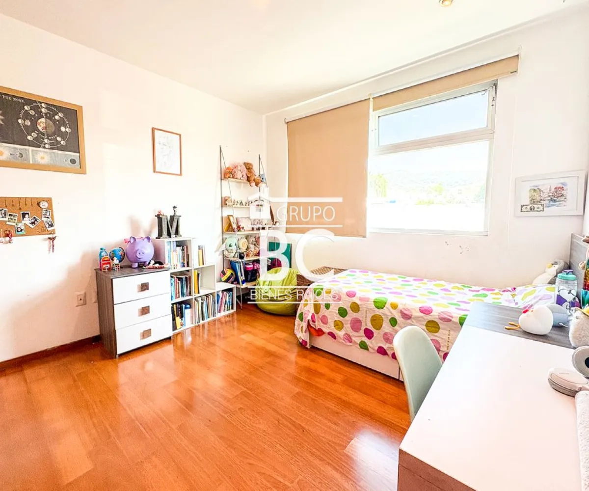 Casa En Venta,Bosque Real,Boulevard la Loma 100 44, Tlajomulco de Zúñiga, Jalisco 45645, 3 Habitaciones,2 Baños,Boulevard la Loma,2,paaLIy9