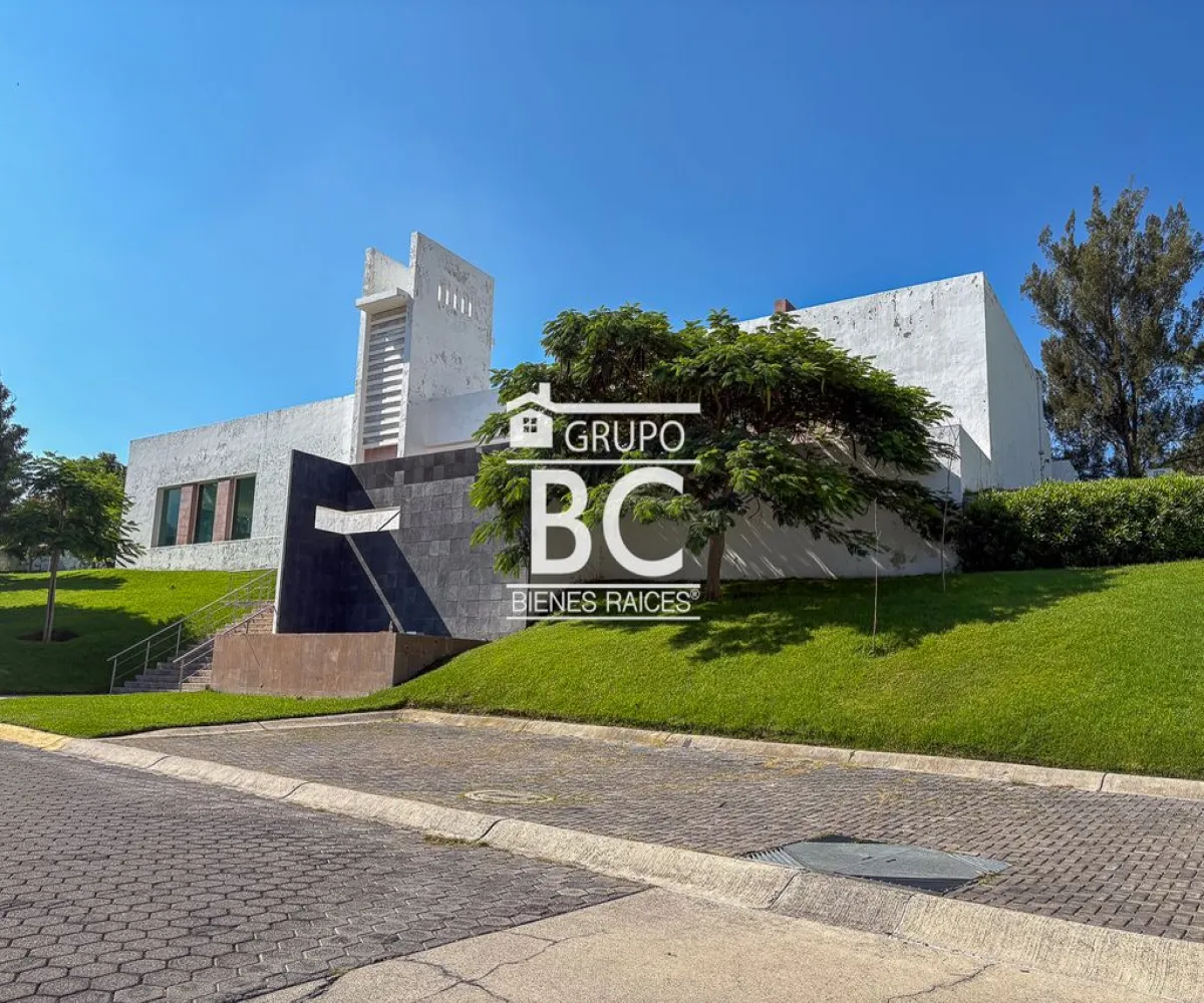 Casa En Venta,Bosque Real,Boulevard la Loma 100 44, Tlajomulco de Zúñiga, Jalisco 45645, 3 Habitaciones,2 Baños,Boulevard la Loma,2,paaLIy9