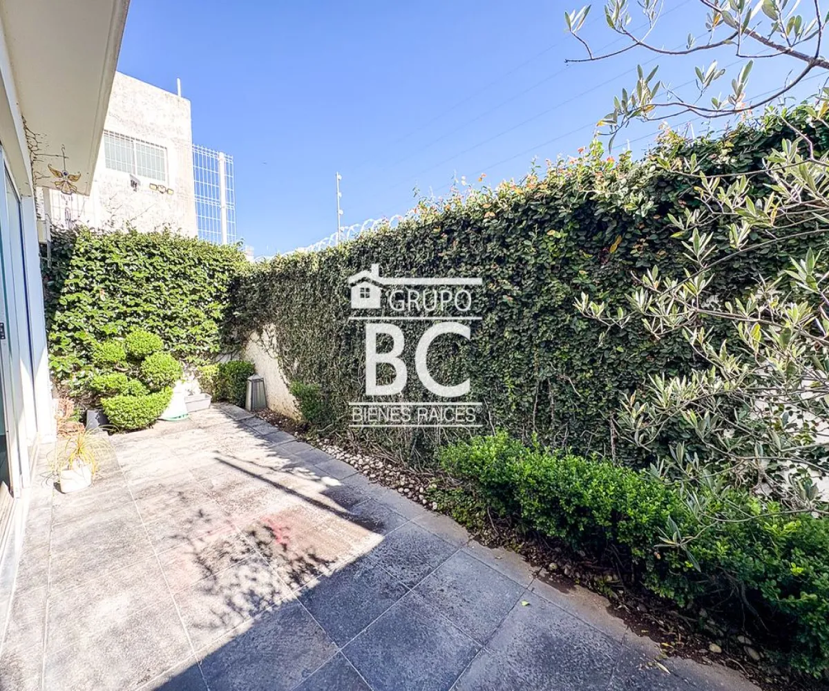 Casa En Venta,Bosque Real,Boulevard la Loma 100 44, Tlajomulco de Zúñiga, Jalisco 45645, 3 Habitaciones,2 Baños,Boulevard la Loma,2,paaLIy9