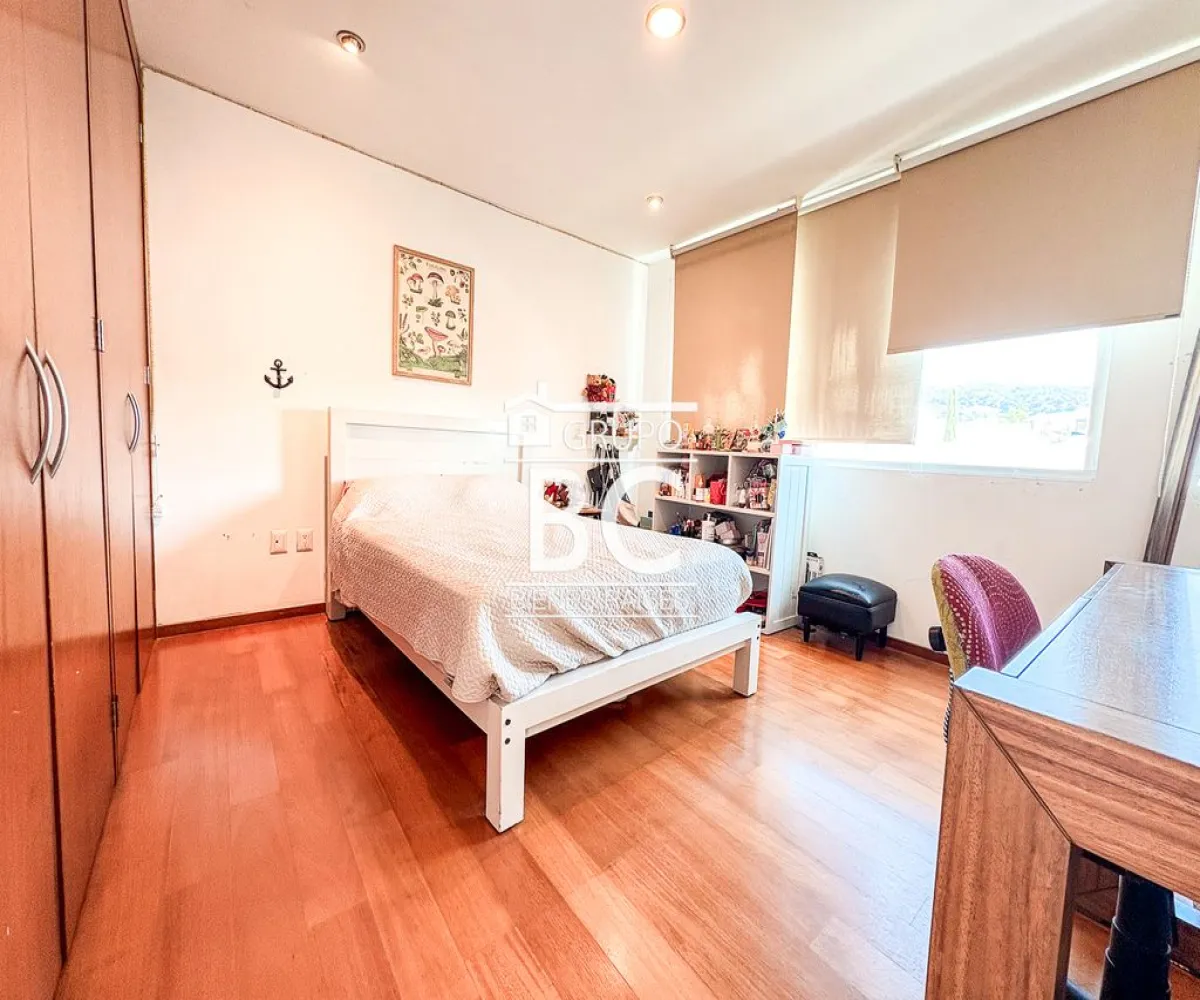 Casa En Venta,Bosque Real,Boulevard la Loma 100 44, Tlajomulco de Zúñiga, Jalisco 45645, 3 Habitaciones,2 Baños,Boulevard la Loma,2,paaLIy9