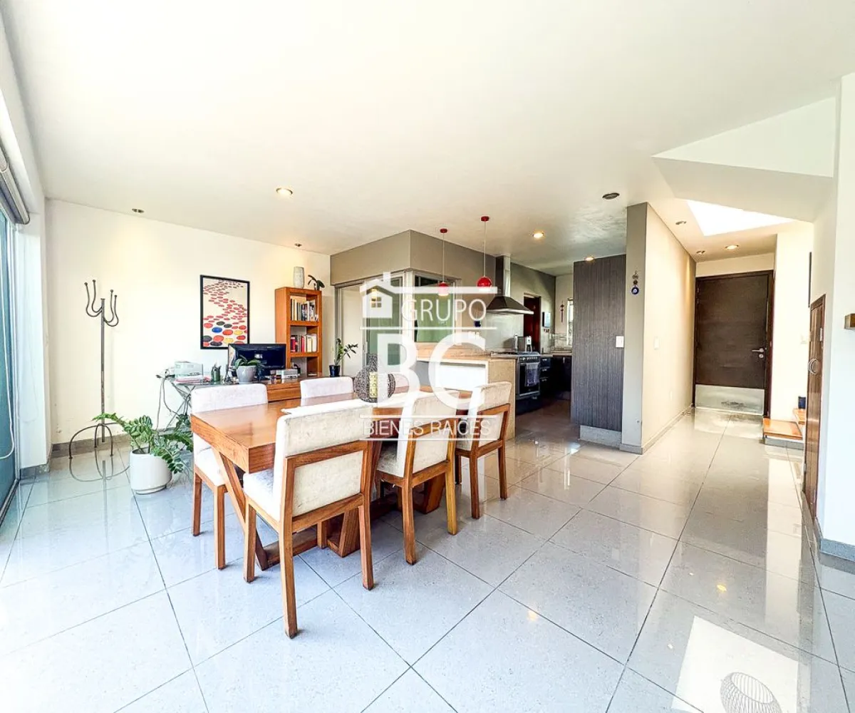 Casa En Venta,Bosque Real,Boulevard la Loma 100 44, Tlajomulco de Zúñiga, Jalisco 45645, 3 Habitaciones,2 Baños,Boulevard la Loma,2,paaLIy9