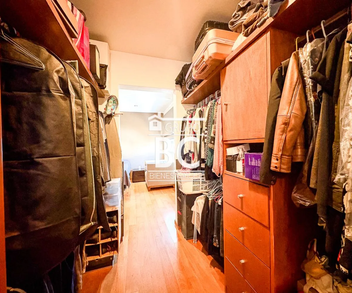 Casa En Venta,Bosque Real,Boulevard la Loma 100 44, Tlajomulco de Zúñiga, Jalisco 45645, 3 Habitaciones,2 Baños,Boulevard la Loma,2,paaLIy9