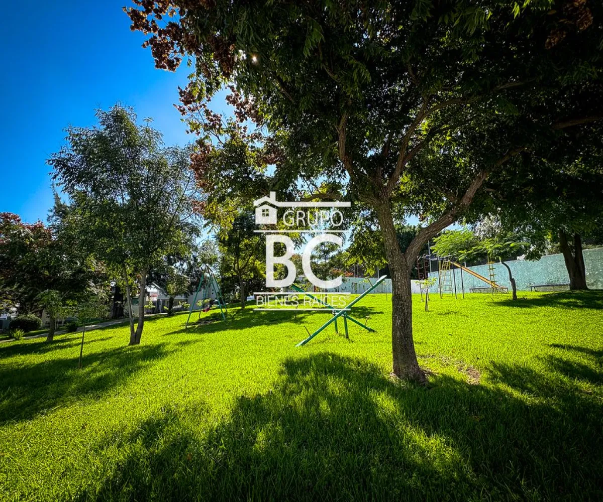 Casa En Venta,Bosque Real,Boulevard la Loma 100 44, Tlajomulco de Zúñiga, Jalisco 45645, 3 Habitaciones,2 Baños,Boulevard la Loma,2,paaLIy9