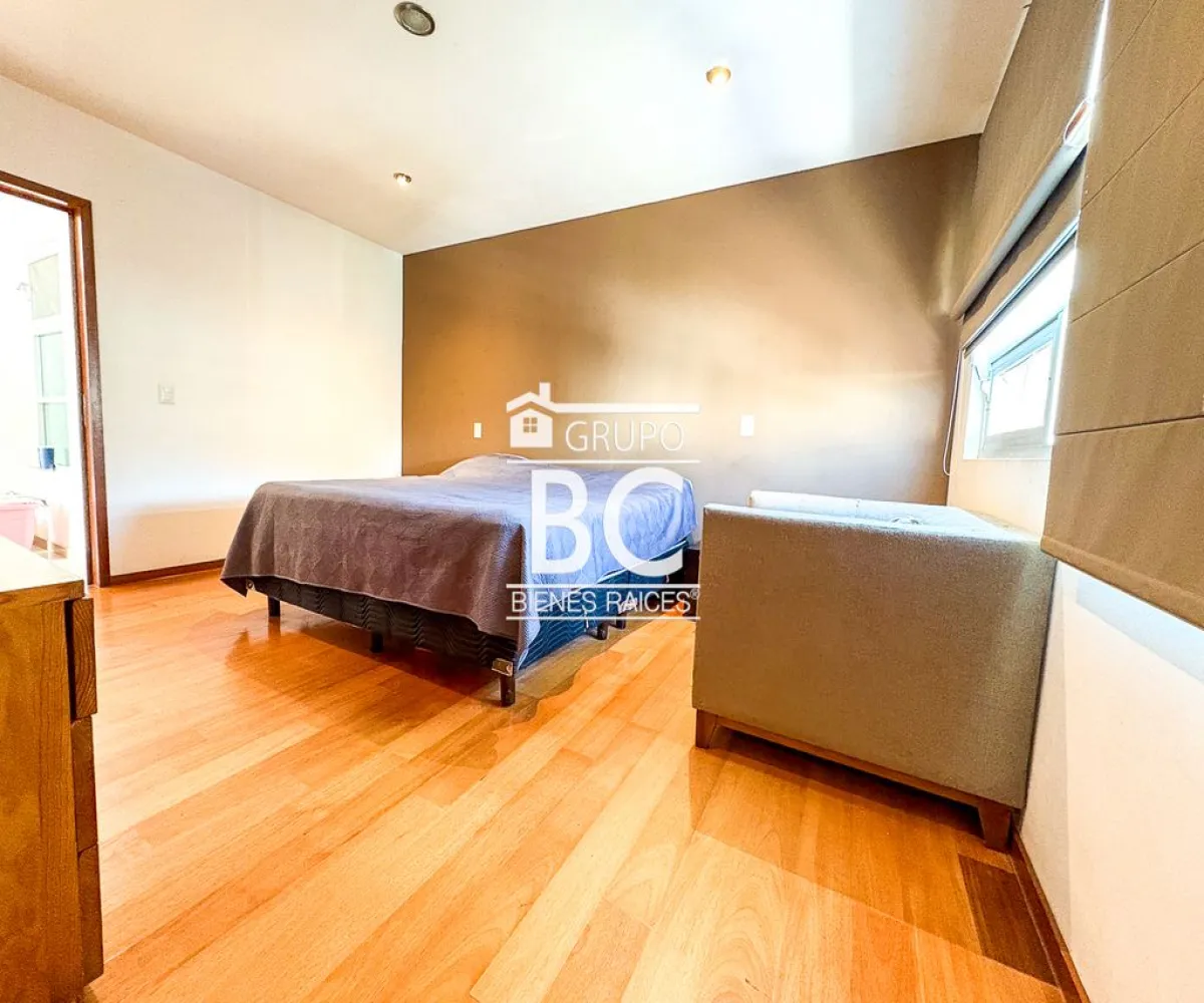 Casa En Venta,Bosque Real,Boulevard la Loma 100 44, Tlajomulco de Zúñiga, Jalisco 45645, 3 Habitaciones,2 Baños,Boulevard la Loma,2,paaLIy9