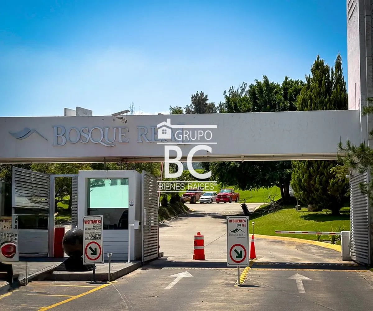 Casa En Venta,Bosque Real,Boulevard la Loma 100 44, Tlajomulco de Zúñiga, Jalisco 45645, 3 Habitaciones,2 Baños,Boulevard la Loma,2,paaLIy9