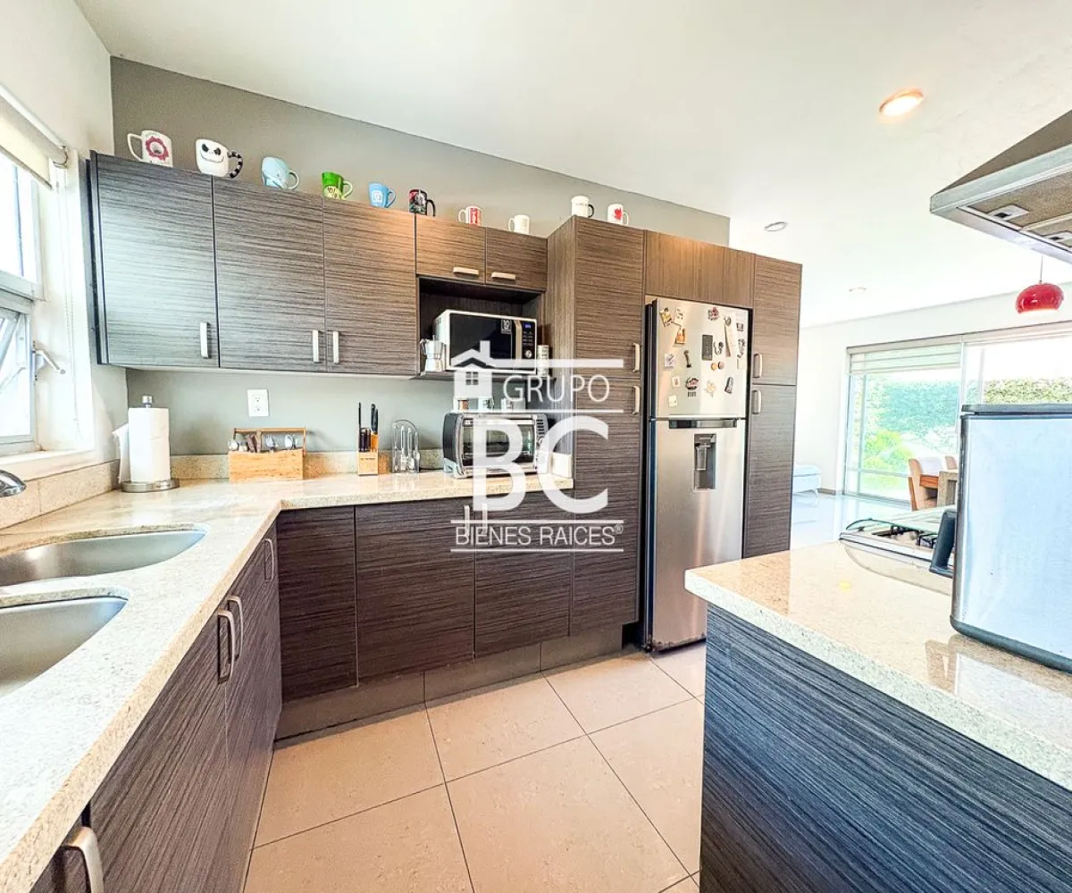 Casa En Venta,Bosque Real,Boulevard la Loma 100 44, Tlajomulco de Zúñiga, Jalisco 45645, 3 Habitaciones,2 Baños,Boulevard la Loma,2,paaLIy9