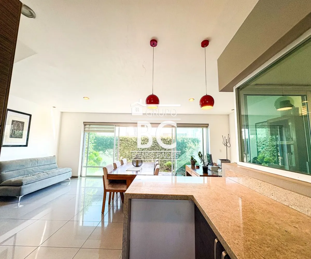 Casa En Venta,Bosque Real,Boulevard la Loma 100 44, Tlajomulco de Zúñiga, Jalisco 45645, 3 Habitaciones,2 Baños,Boulevard la Loma,2,paaLIy9