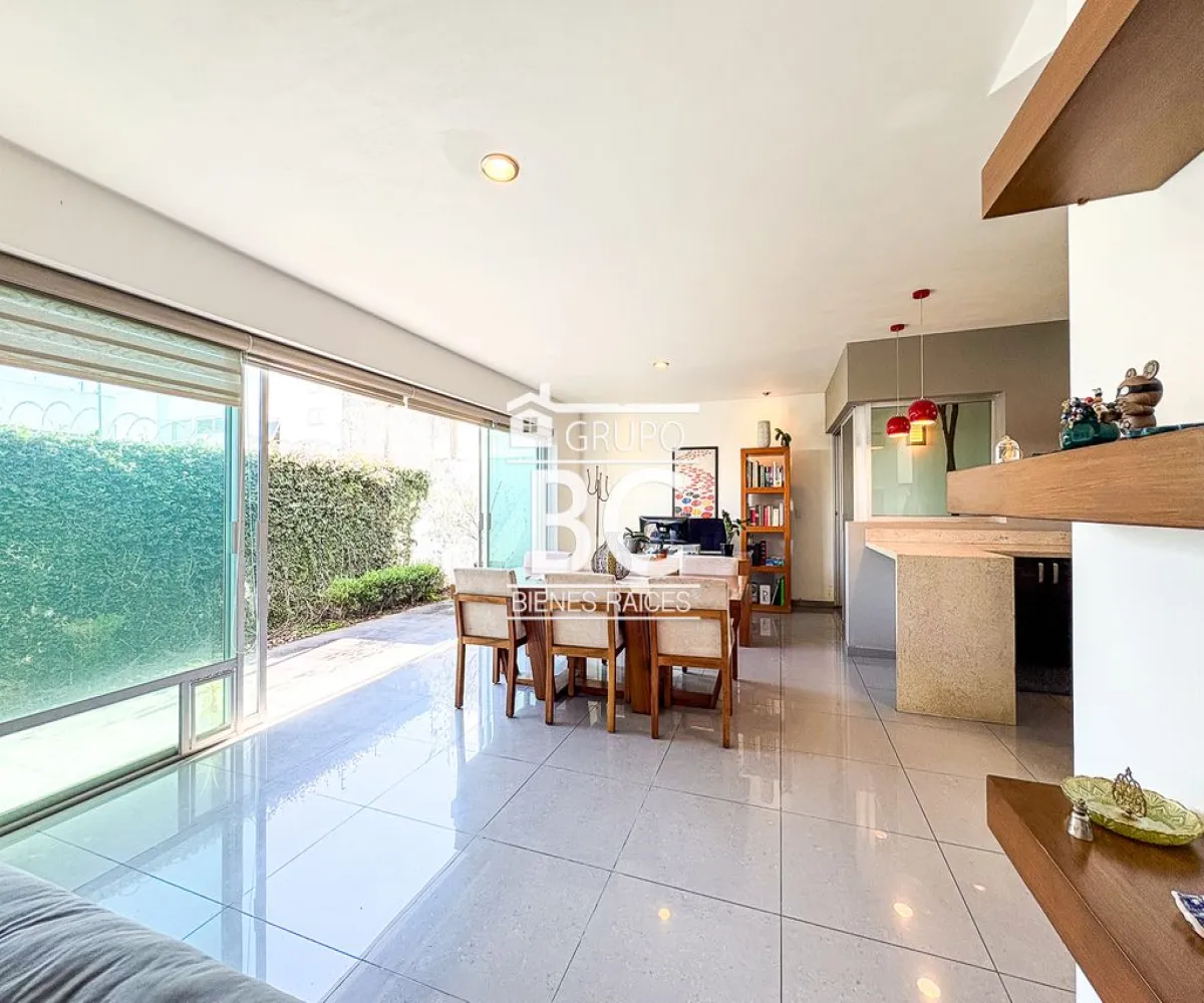 Casa En Venta,Bosque Real,Boulevard la Loma 100 44, Tlajomulco de Zúñiga, Jalisco 45645, 3 Habitaciones,2 Baños,Boulevard la Loma,2,paaLIy9