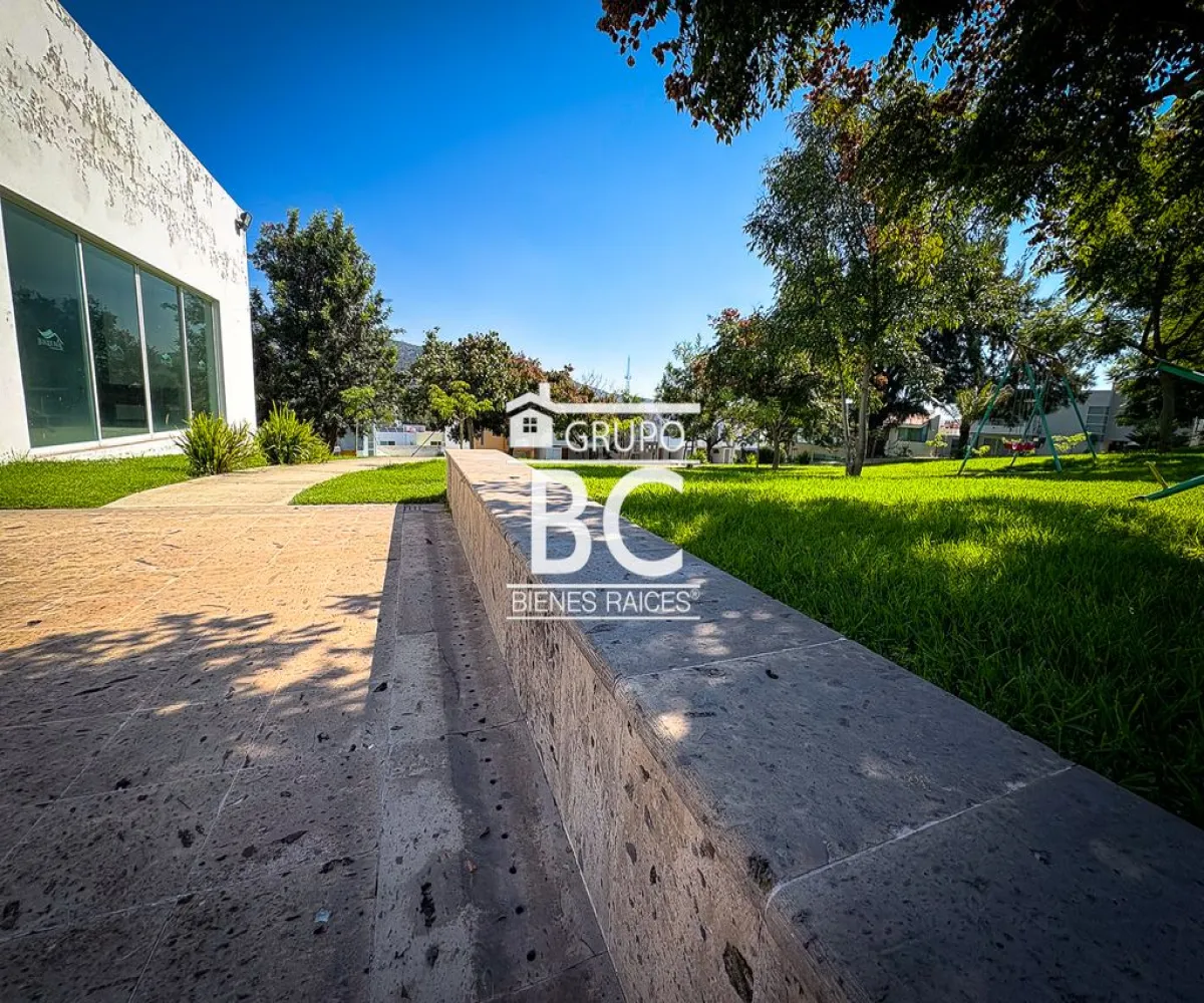 Casa En Venta,Bosque Real,Boulevard la Loma 100 44, Tlajomulco de Zúñiga, Jalisco 45645, 3 Habitaciones,2 Baños,Boulevard la Loma,2,paaLIy9