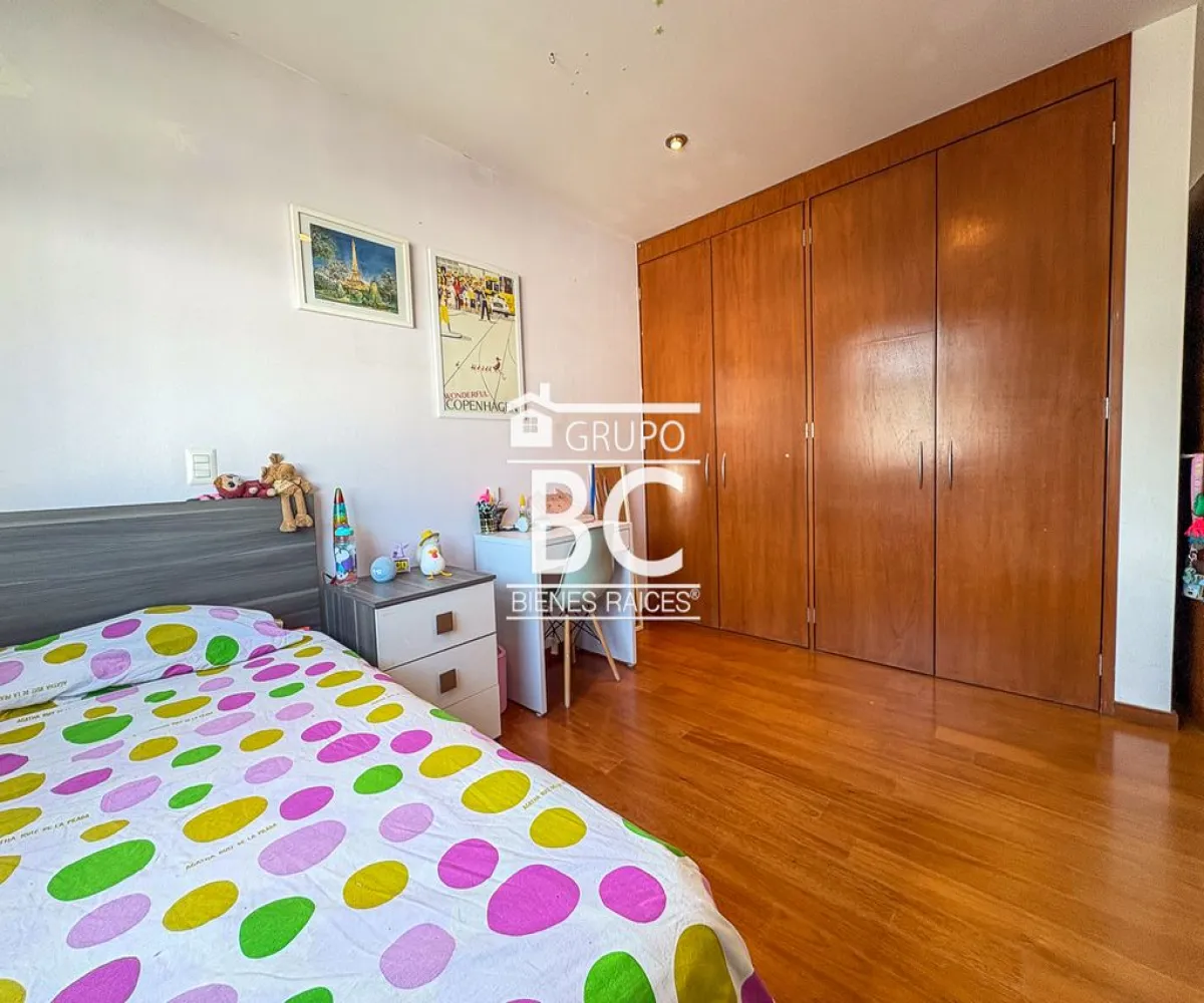 Casa En Venta,Bosque Real,Boulevard la Loma 100 44, Tlajomulco de Zúñiga, Jalisco 45645, 3 Habitaciones,2 Baños,Boulevard la Loma,2,paaLIy9