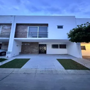 Casa En Venta,Colinas del Rey,Paseo de las cañadas sur 160, Zapopan, Jalisco 45130, 3 Habitaciones,2 Baños,Paseo de las cañadas sur,1,px1yyoq