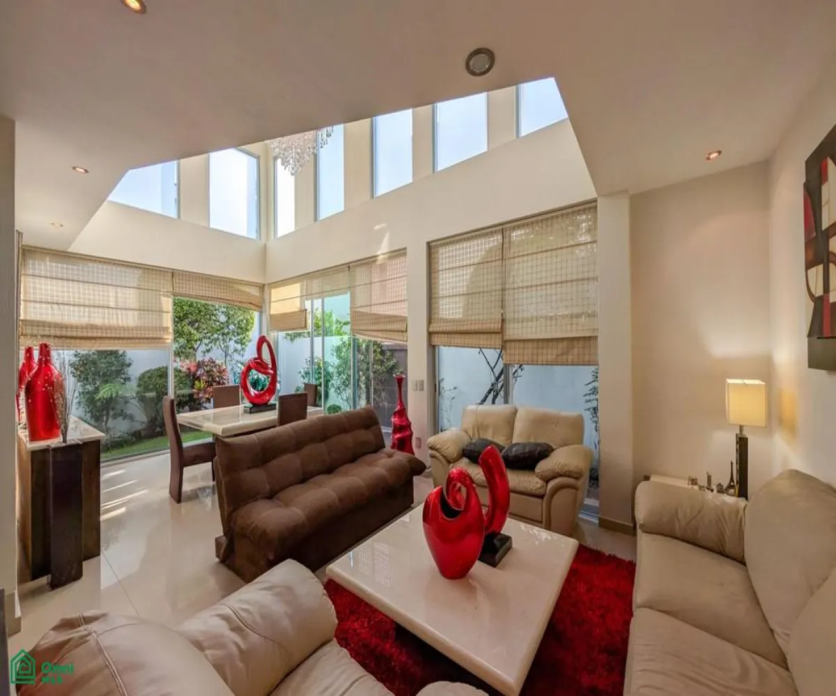 Casa En Venta,Fraccionamiento Jardín Real,Coto 3 Jardín de Cibeles 505, Zapopan, Jalisco 45136, 4 Habitaciones,4 Baños,Coto 3 Jardín de Cibeles,3,MX251017170