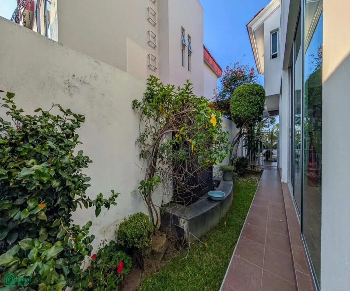 Casa En Venta,Fraccionamiento Jardín Real,Coto 3 Jardín de Cibeles 505, Zapopan, Jalisco 45136, 4 Habitaciones,4 Baños,Coto 3 Jardín de Cibeles,3,MX251017170