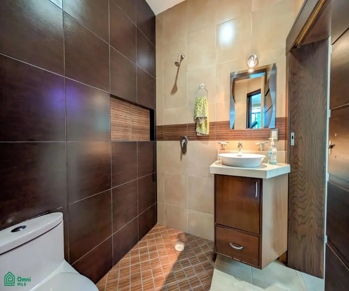 Casa En Venta,Fraccionamiento Jardín Real,Coto 3 Jardín de Cibeles 505, Zapopan, Jalisco 45136, 4 Habitaciones,4 Baños,Coto 3 Jardín de Cibeles,3,MX251017170