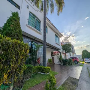 Casa En Venta,Fraccionamiento Jardín Real,Coto 3 Jardín de Cibeles 505, Zapopan, Jalisco 45136, 4 Habitaciones,4 Baños,Coto 3 Jardín de Cibeles,3,MX251017170