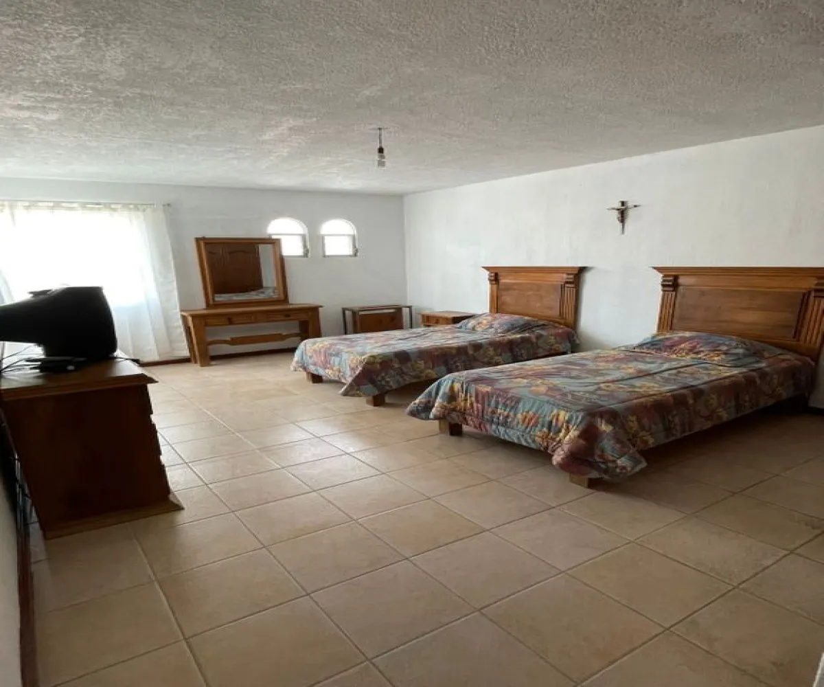 Casa En Venta,Alcaldes,Don Pedro de Marfil 17, Lagos de Moreno, Jalisco 47474, 3 Habitaciones,3 Baños,Don Pedro de Marfil,1,pO9k0Sd