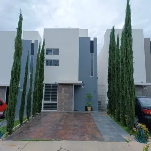 Casa En Venta,RESIDENCIAL PONTEVEDRA,PASEO DE LA LIRA 211 36, Tlajomulco de Zúñiga, Jalisco 45640, 3 Habitaciones,2 Baños,PASEO DE LA LIRA ,1,pB8PWGZ