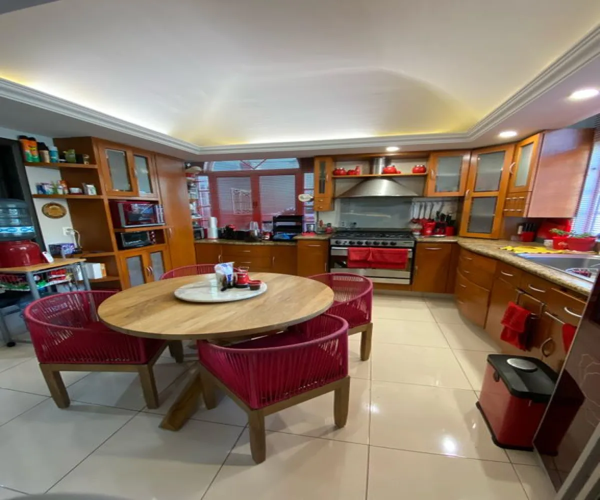 Casa En Venta,Virreyes,Avenida Naciones Unidas S/N, Zapopan, Jalisco 45110, 5 Habitaciones,4 Baños,Avenida Naciones Unidas,1,piloVhI