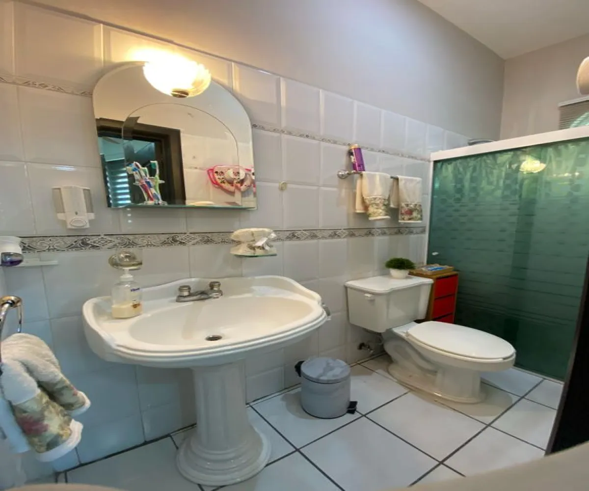 Casa En Venta,Virreyes,Avenida Naciones Unidas S/N, Zapopan, Jalisco 45110, 5 Habitaciones,4 Baños,Avenida Naciones Unidas,1,piloVhI