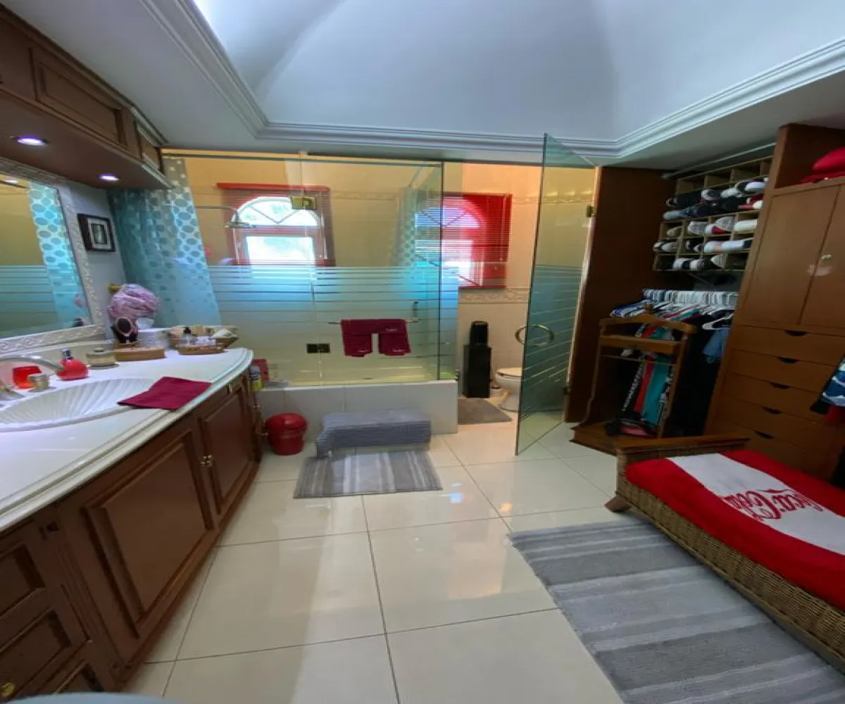 Casa En Venta,Virreyes,Avenida Naciones Unidas S/N, Zapopan, Jalisco 45110, 5 Habitaciones,4 Baños,Avenida Naciones Unidas,1,piloVhI