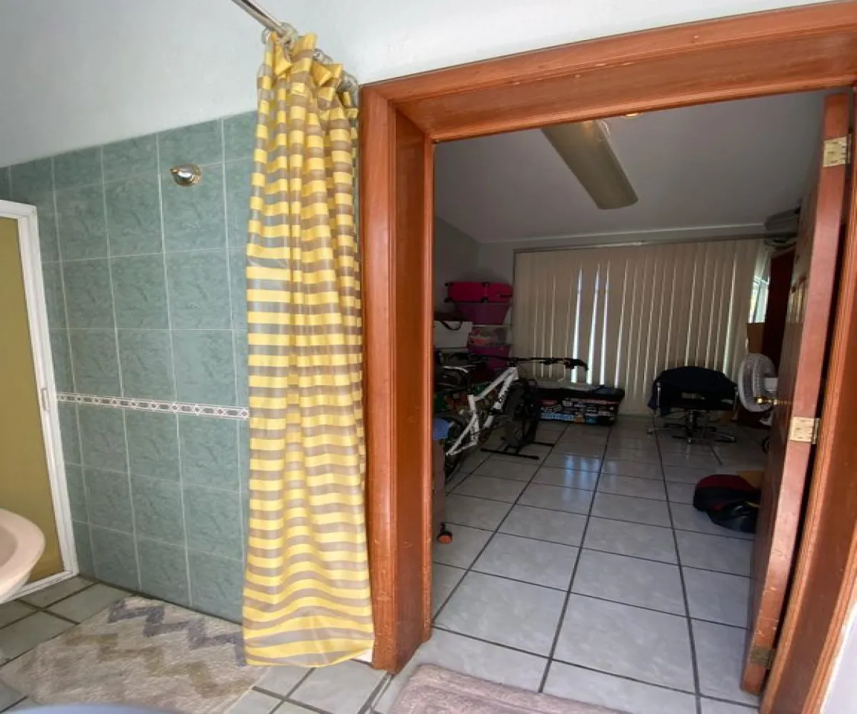 Casa En Venta,Virreyes,Avenida Naciones Unidas S/N, Zapopan, Jalisco 45110, 5 Habitaciones,4 Baños,Avenida Naciones Unidas,1,piloVhI