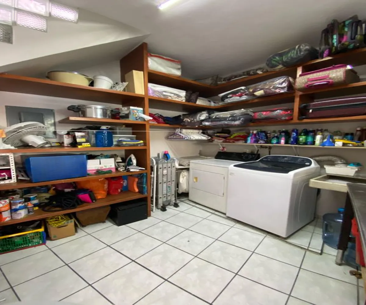 Casa En Venta,Virreyes,Avenida Naciones Unidas S/N, Zapopan, Jalisco 45110, 5 Habitaciones,4 Baños,Avenida Naciones Unidas,1,piloVhI