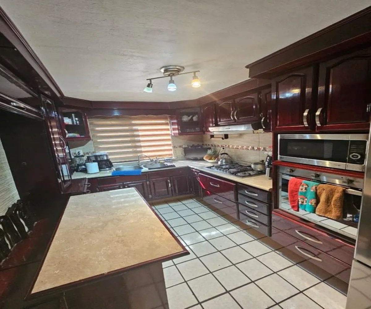 Casa En Venta,Lomas de Zapopan,Avenida de la Mancha 324, Zapopan, Jalisco 45130, 4 Habitaciones,2 Baños,Avenida de la Mancha,2,pGi3VRI