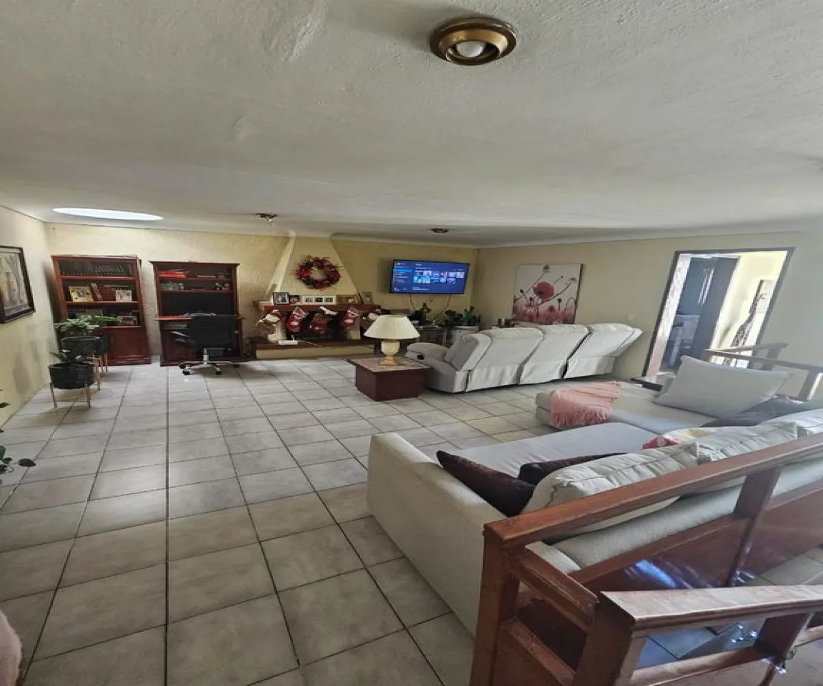 Casa En Venta,Lomas de Zapopan,Avenida de la Mancha 324, Zapopan, Jalisco 45130, 4 Habitaciones,2 Baños,Avenida de la Mancha,2,pGi3VRI