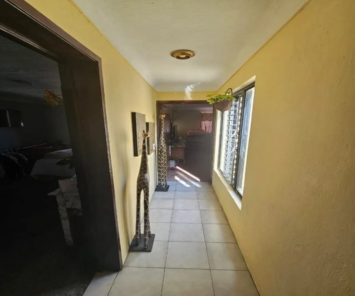 Casa En Venta,Lomas de Zapopan,Avenida de la Mancha 324, Zapopan, Jalisco 45130, 4 Habitaciones,2 Baños,Avenida de la Mancha,2,pGi3VRI