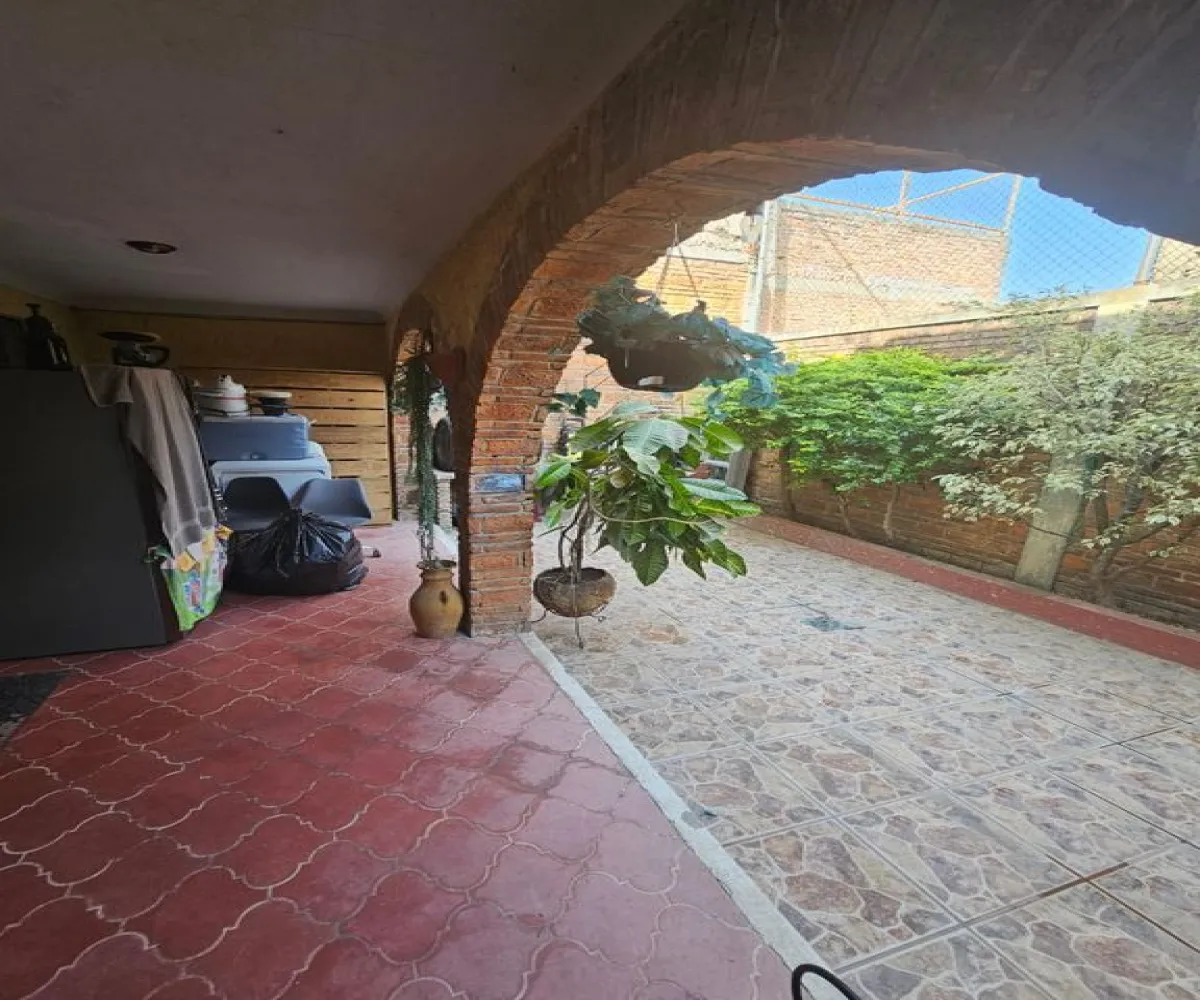 Casa En Venta,Lomas de Zapopan,Avenida de la Mancha 324, Zapopan, Jalisco 45130, 4 Habitaciones,2 Baños,Avenida de la Mancha,2,pGi3VRI
